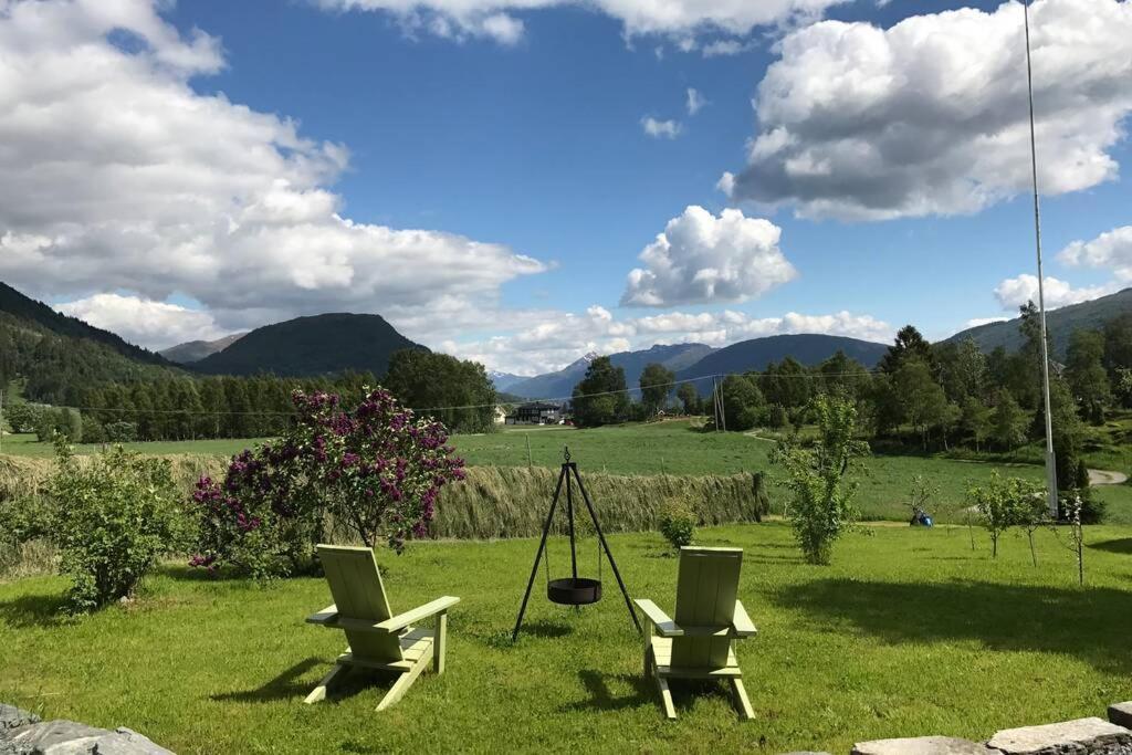 Orheimstunet - Gardsferie For Storfamilien Der Ogsa Hunden Er Velkommen Starheim Exterior photo