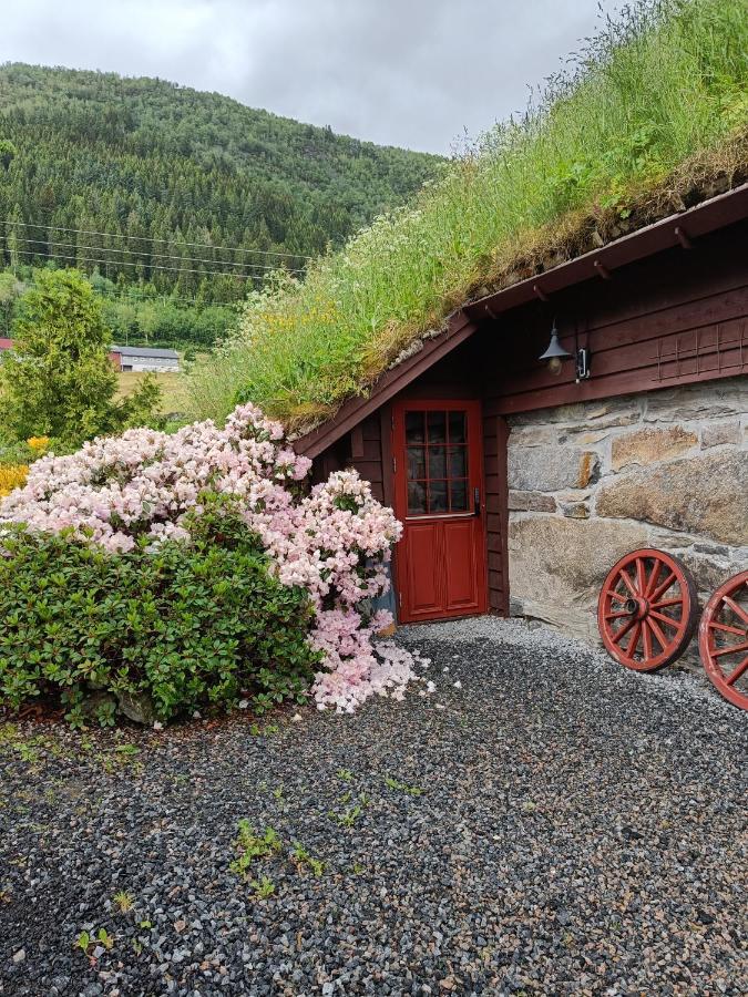 Orheimstunet - Gardsferie For Storfamilien Der Ogsa Hunden Er Velkommen Starheim Exterior photo